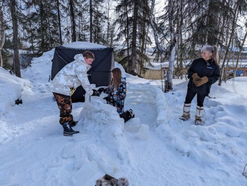 Another round of igloo construction