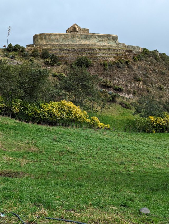 Ingaperca from below