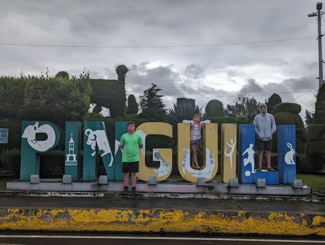 Stop in Pingiuli for bathrooms and topiary